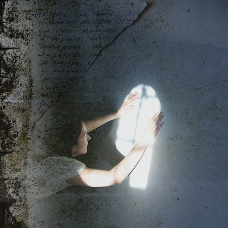 Hacia la luz (Into the Light)